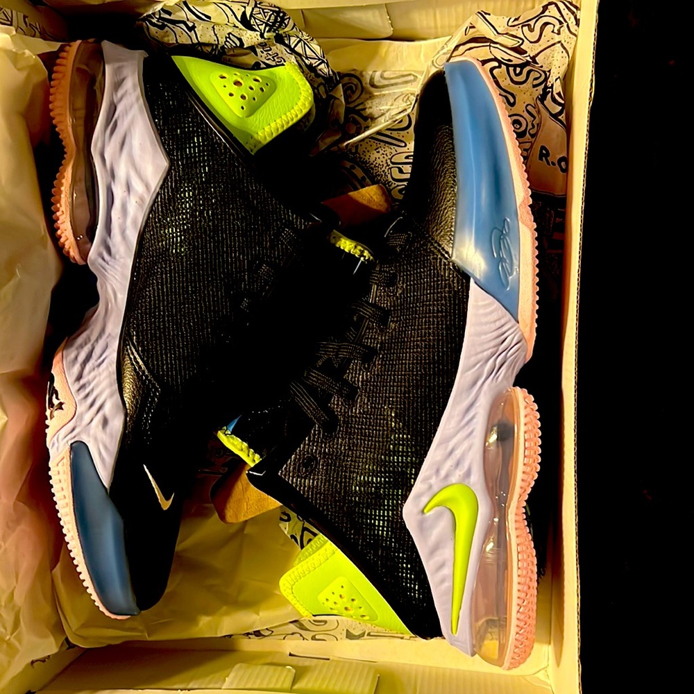 Nike Men's Black and Neon Green Athletic Shoes